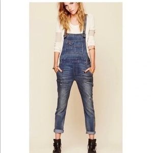 LAST DAY 🌺FREE PEOPLE DISTRESSED SKINNY DENIM OVERALLS